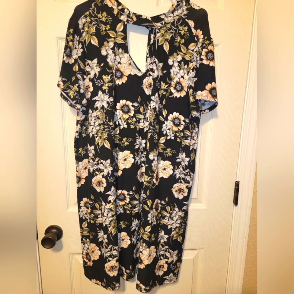 ✅ *Select Dresses: 3 for $25* Floral Dress